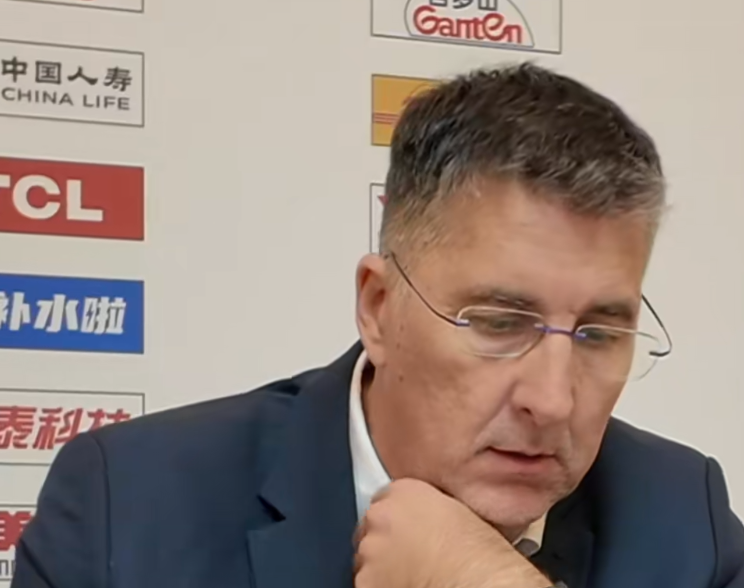 开云电竞大平台-输同曦发布会！格兰直指罚球与失误隐患，阿不都直呼糟糕！